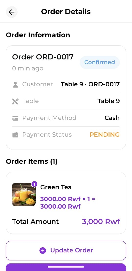 Mobile staff app order detail screen showing an order's table, payment method, status, and line items
